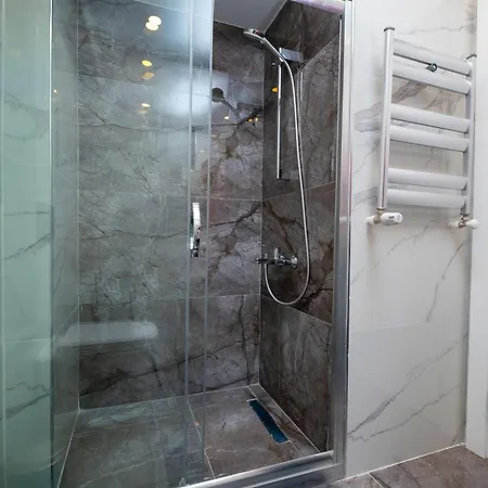 Luxury 2-bedroom Bosphorus View Flat With Private Parking And Elevator *