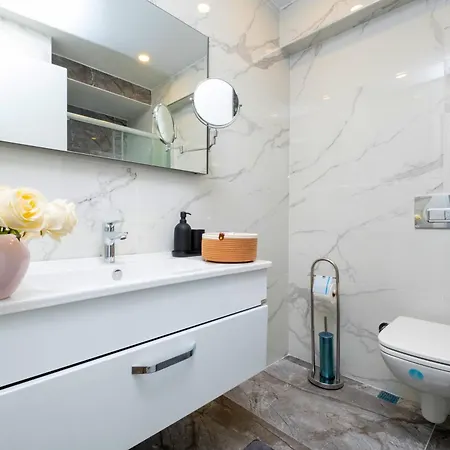 Luxury 2-bedroom Bosphorus View Flat With Private Parking And Elevator Lägenhet *