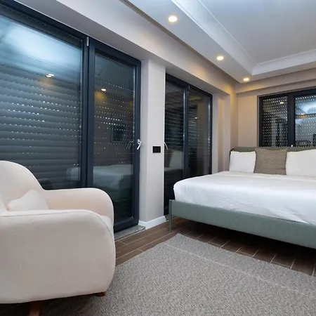 Luxury 2-bedroom Bosphorus View Flat With Private Parking And Elevator *