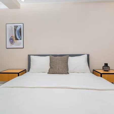 Luxury 2-bedroom Bosphorus View Flat With Private Parking And Elevator Lägenhet