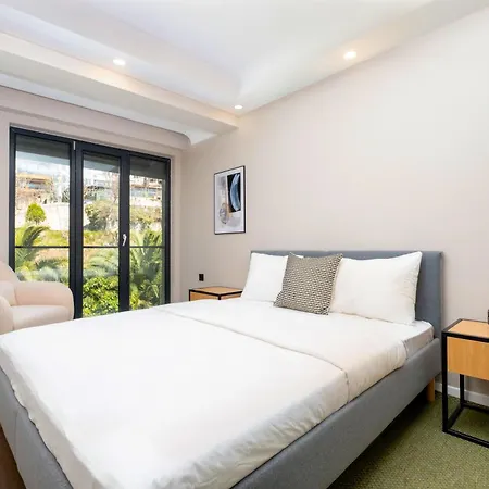 Luxury 2-bedroom Bosphorus View Flat With Private Parking And Elevator Apartman