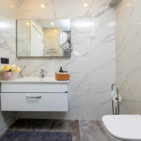 Lägenhet Luxury 2-bedroom Bosphorus View Flat With Private Parking And Elevator *