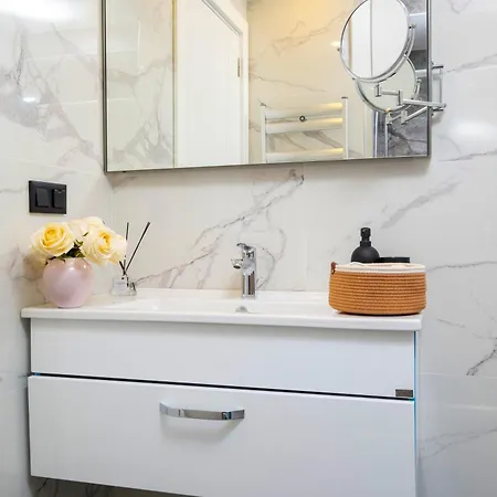 Lägenhet Luxury 2-bedroom Bosphorus View Flat With Private Parking And Elevator *